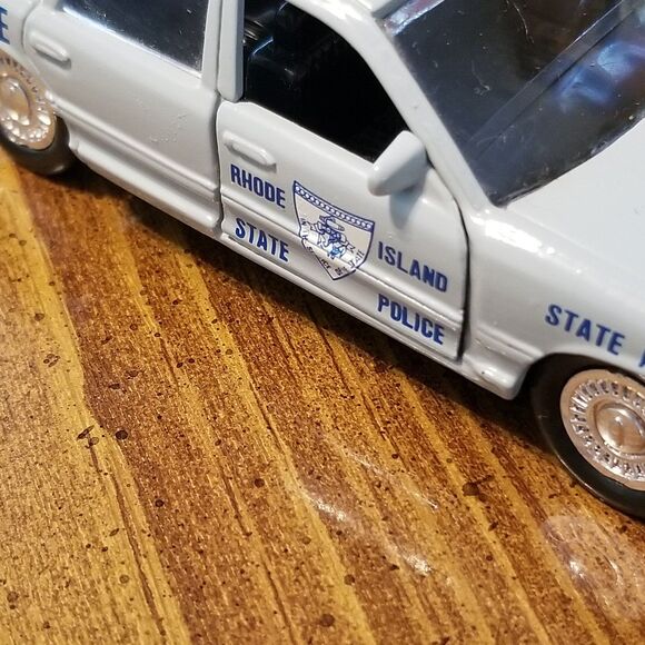 Rhode Island State Police Road Champs die cast police car 1:43 scale - Picture 8 of 9